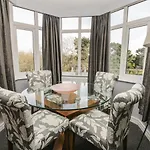 Manor Heath 4 Apartment