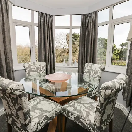 Manor Heath 4 Apartment