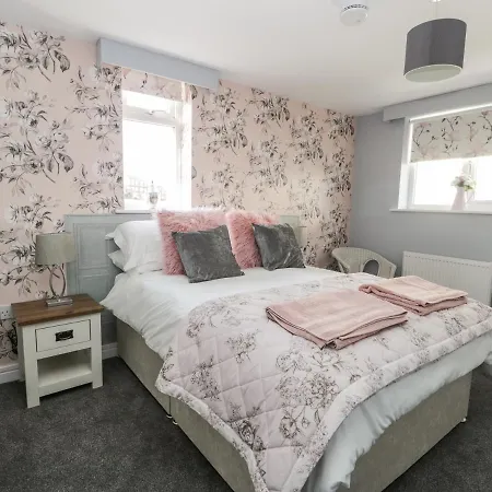 Apartment Manor Heath 4 *